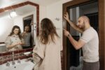 Que significa cuando una persona se rie sola en voz alta segun la psicologia Que significa cuando una persona se rie sola en voz alta segun la psicologia