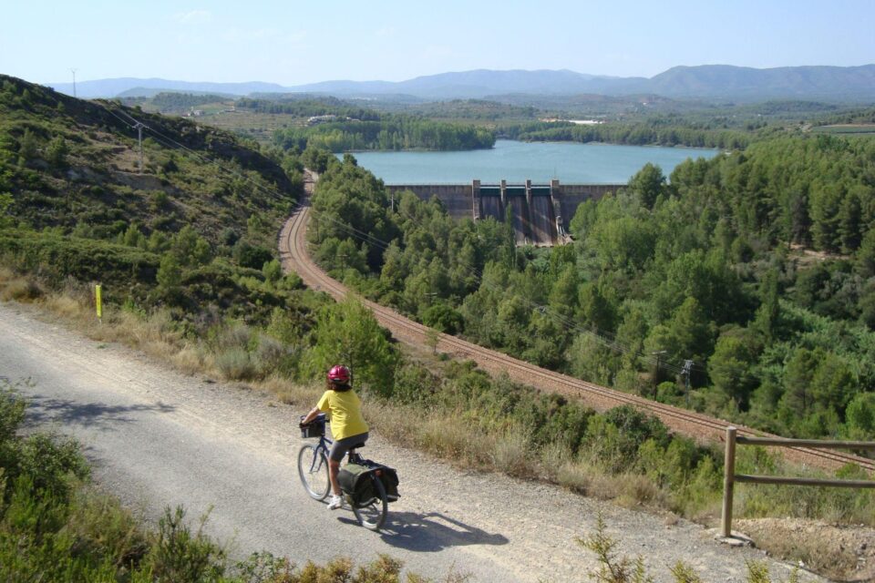El cicloturismo gana terreno en España como alternativa sostenible y reposada de viajar: “La gente repite año tras año”